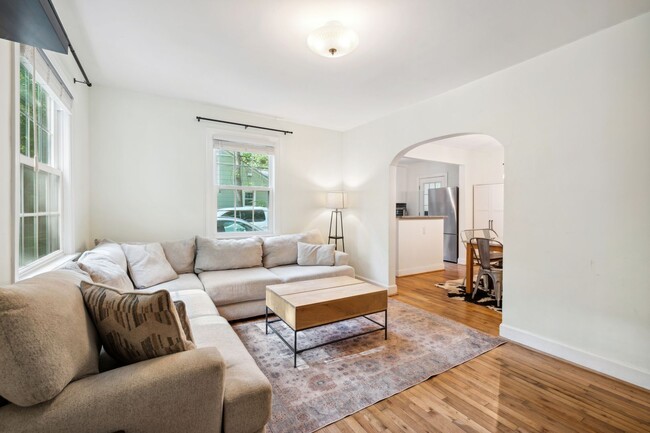Foto del edificio - Available Early August! Beautiful 3-bedroo...