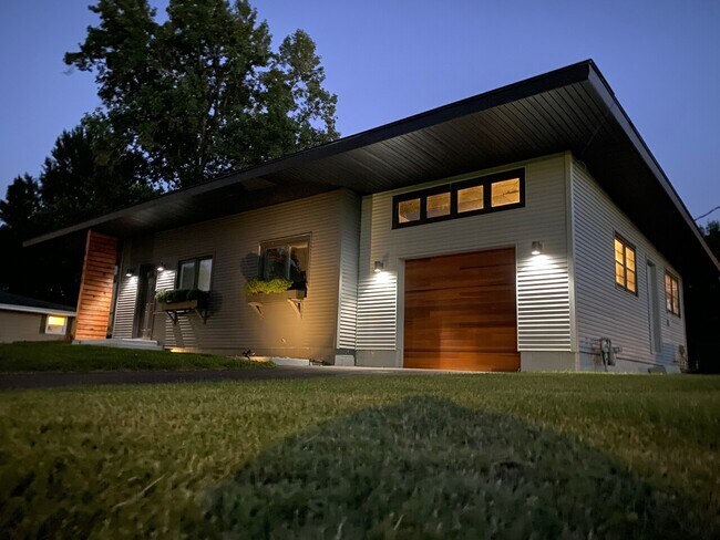 Building Photo - 3275 E Cedar Street