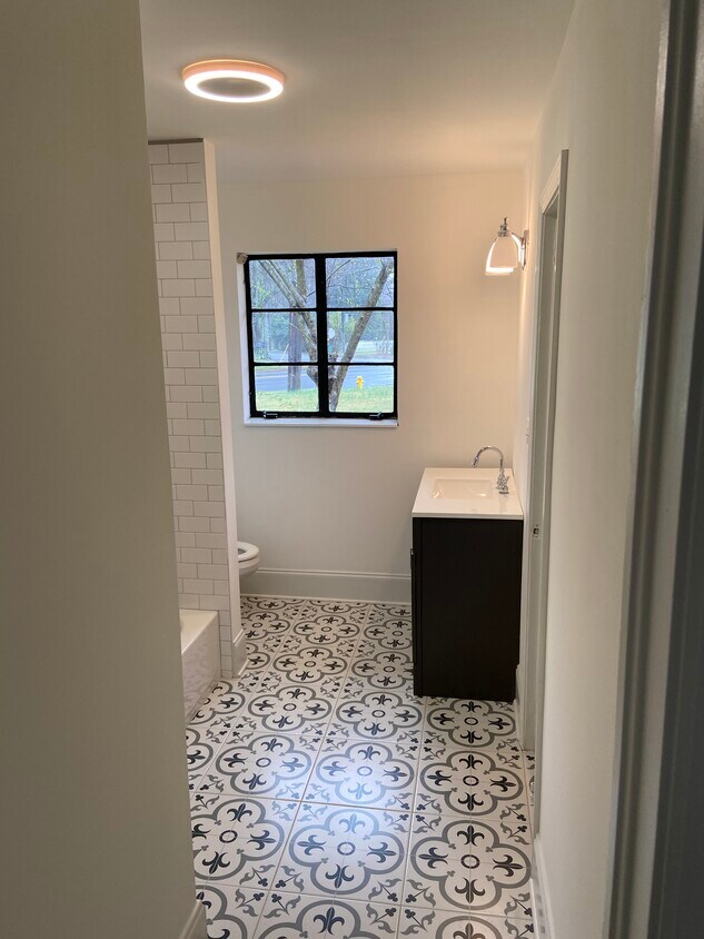 1401 N Sharon Amity Rd, Charlotte, NC 28211 House Rental in Charlotte