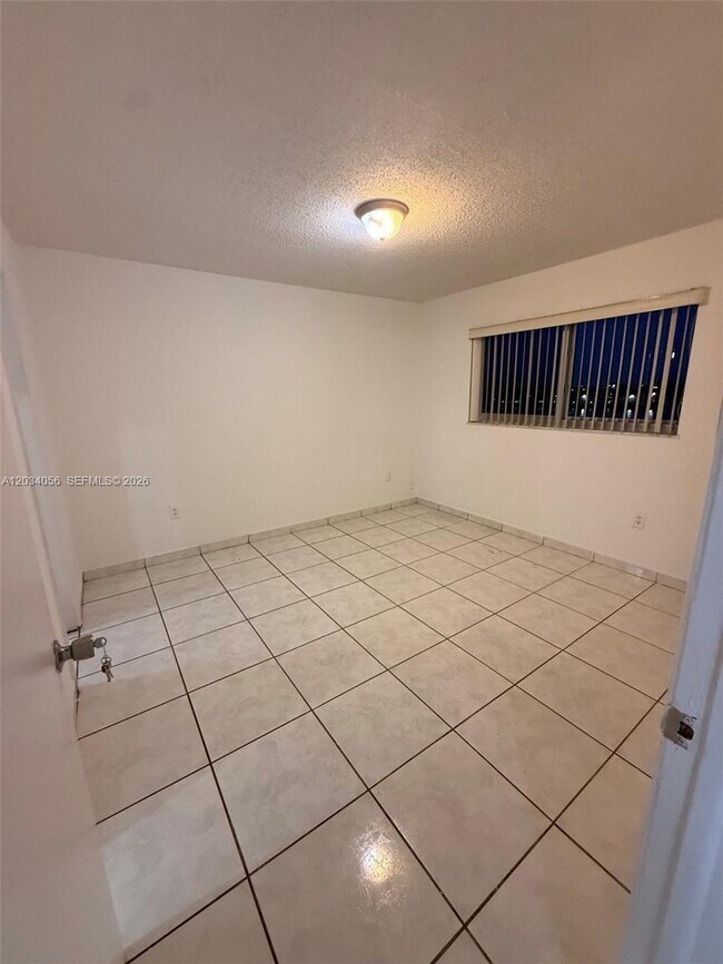 Foto del edificio - 9917 W Okeechobee Rd