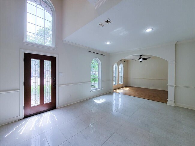 Foto del edificio - 14106 Heatherhill Pl