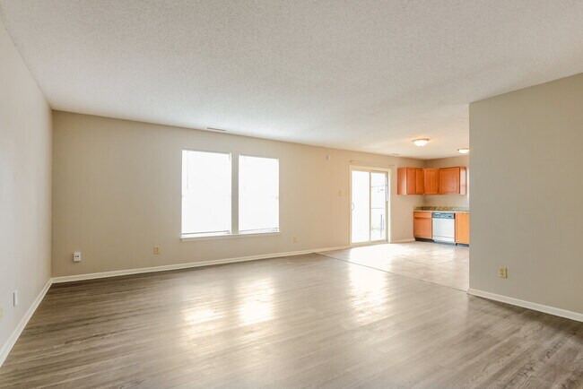 Building Photo - 2110 Dutch Elm Dr