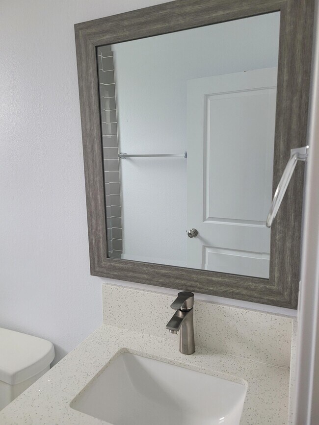 Foto del edificio - 715 W 47th St