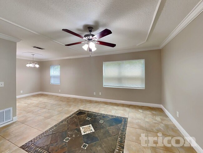 Building Photo - 563 Robin Hill Cir