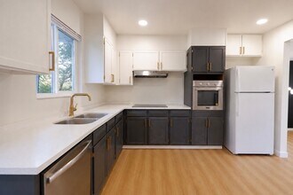 Building Photo - 7059 S 1850 E