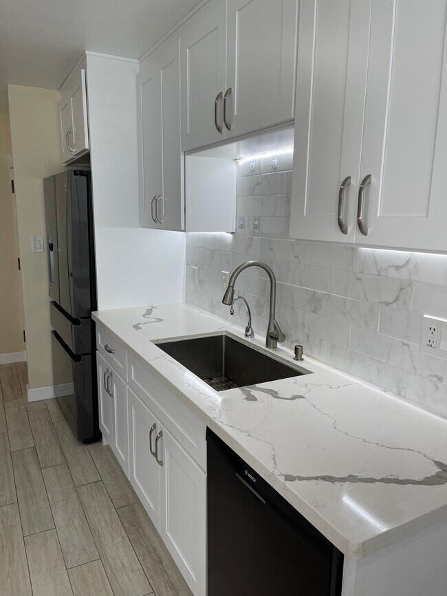 Foto del edificio - 420 Rivercrest Ln