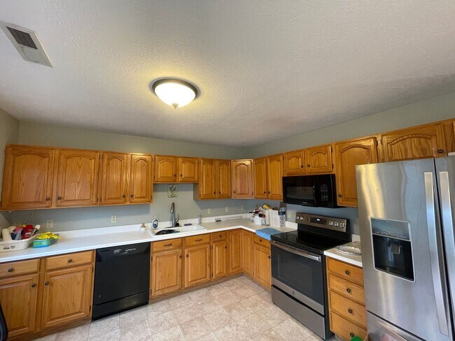 Foto del edificio - Christiansburg, 3 BR / 2.5 BA Available