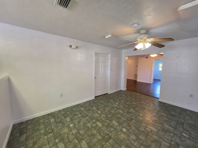 Building Photo - 6539 SE County Rd 18