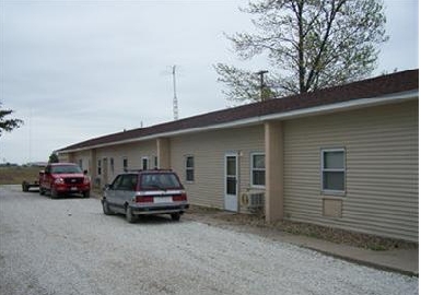 Building Photo - Town & Country Apartments