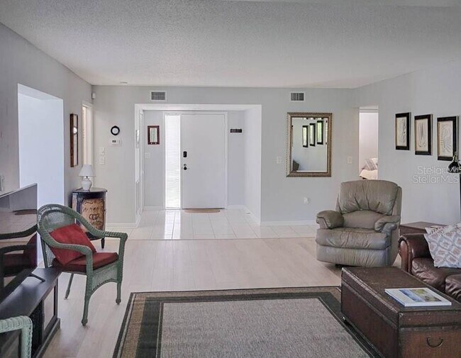 Foto del edificio - 5018 MARSHFIELD Rd