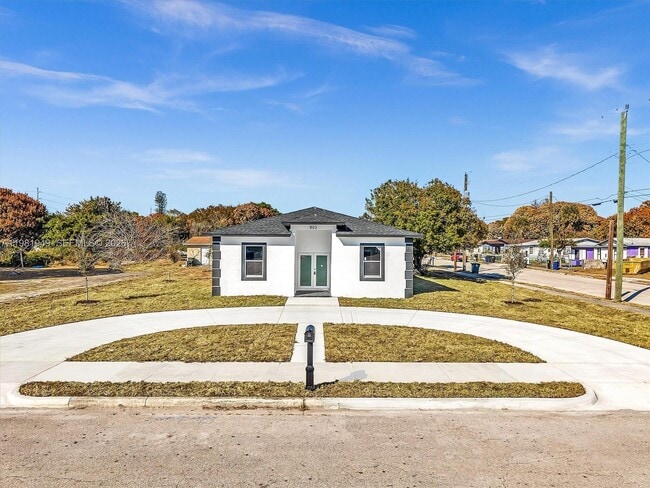 Foto del edificio - 803 N 20th St