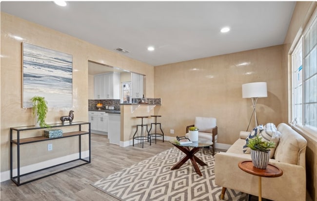 Building Photo - Beautiful 3B 2B Remodeled house in Sylmar
