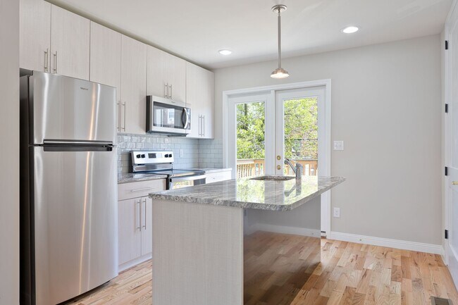 Foto del edificio - ???Completely Renovated 3 Bedroom 1.5 Bath...