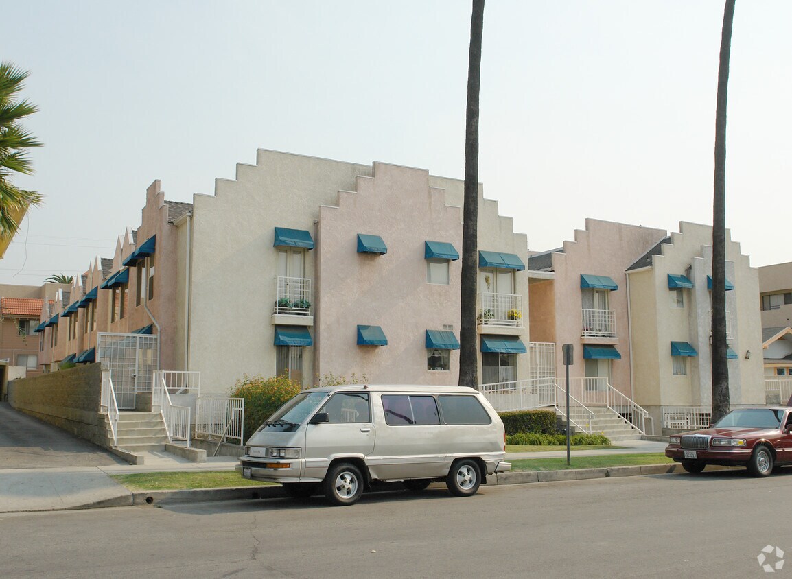 Building Photo - 1920 Gardena Ave