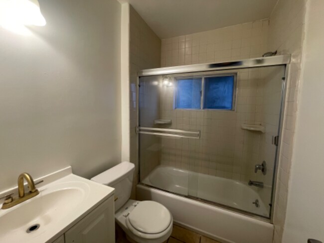 Foto del edificio - 3753 S Barrington Ave