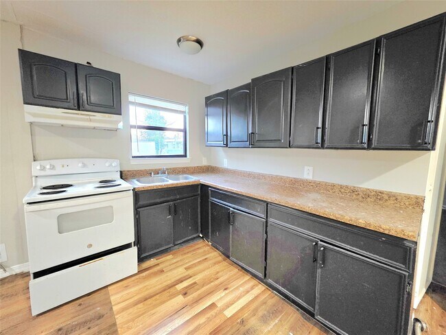 Foto del edificio - 208 Cemetery Rd