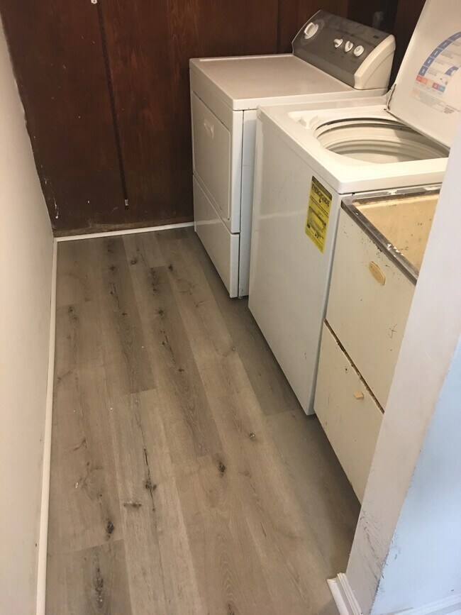 utility room with washer dryer - 114 S Lee St