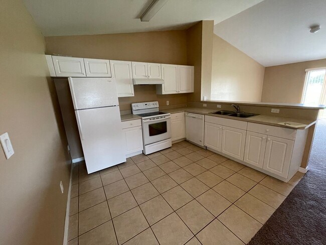 Foto del edificio - Nice 2 Bed plus a Den!, 2 Bath with a 1 Car Garage.