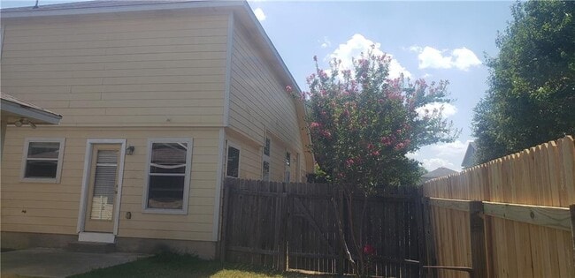 Foto del edificio - 9401 Rowlands Sayle Rd