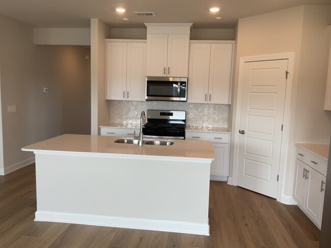 Building Photo - 794 Treeline Rd