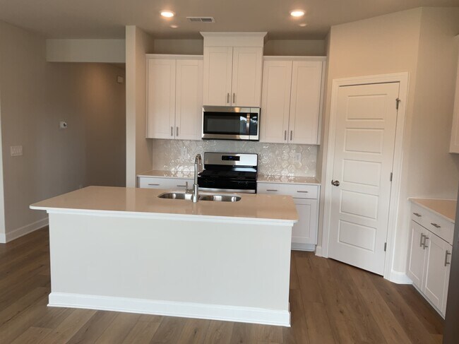 Foto del edificio - 794 Treeline Rd