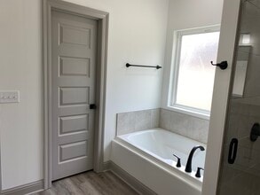 Building Photo - 222 Oak Alley Dr