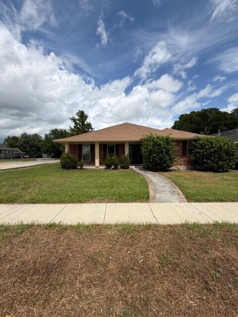 Foto del edificio - 7831 Allison Rd