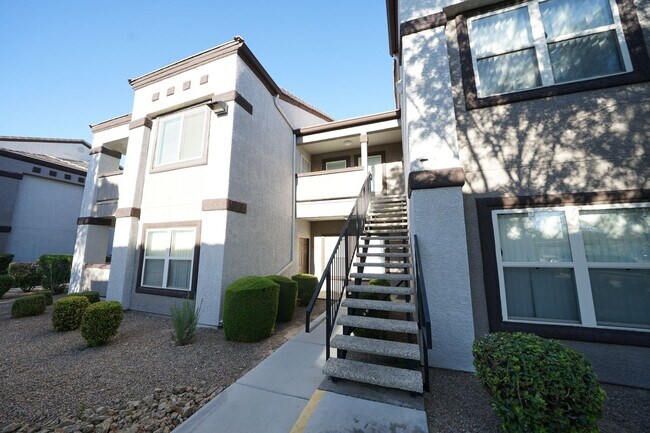 Building Photo - SHOWINGS AVAILABLE NOW