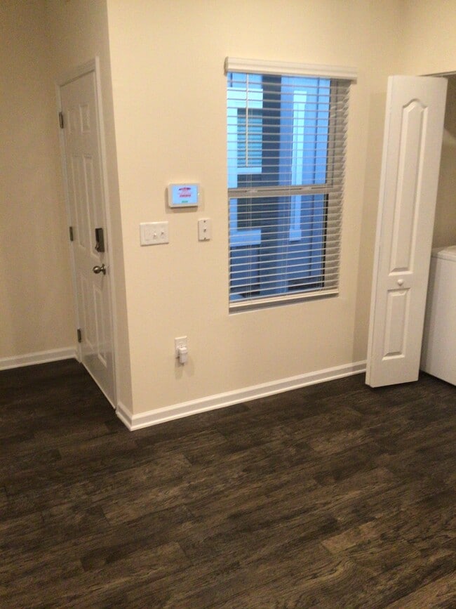 Building Photo - 253 Aralia Ln