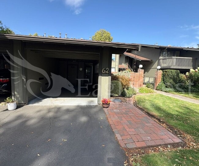 Foto del edificio - Three Bedroom Townhome Near Country Club G...