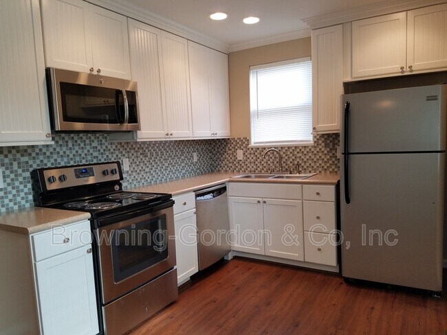 Building Photo - 4739 Trenton Dr
