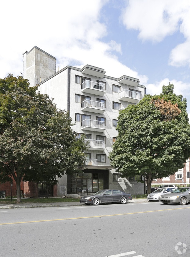 Building Photo - 6651 St Sherbrooke