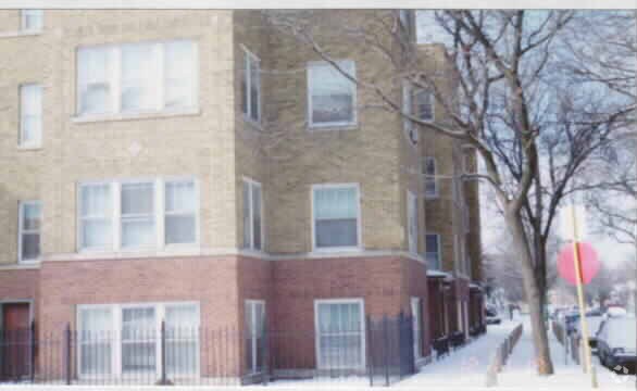 Building Photo - Ainslie & Washtenaw Apartments