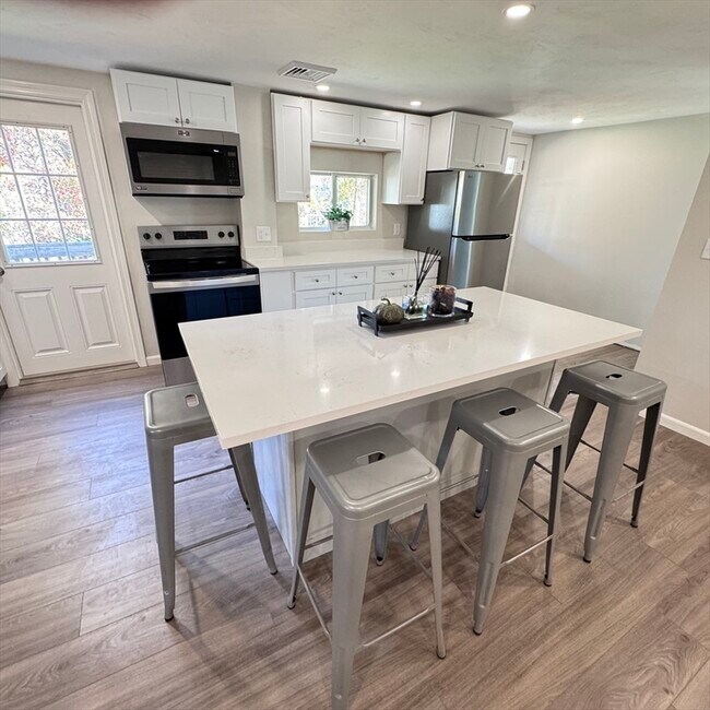 Foto del edificio - 131 Worcester-Providence Turnpike