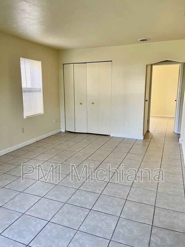 Foto del edificio - 19944 Crosswell St