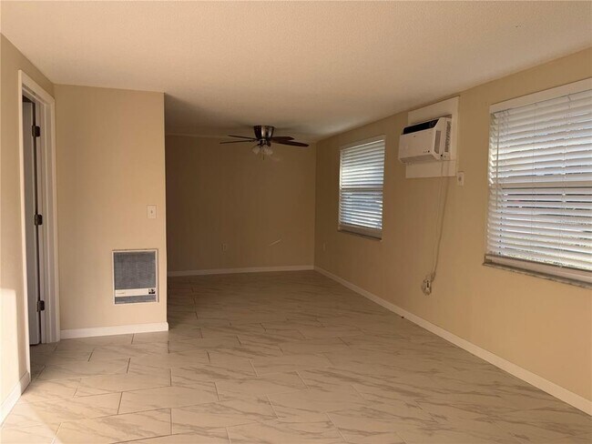 Foto del edificio - 7500 Beckers Ln