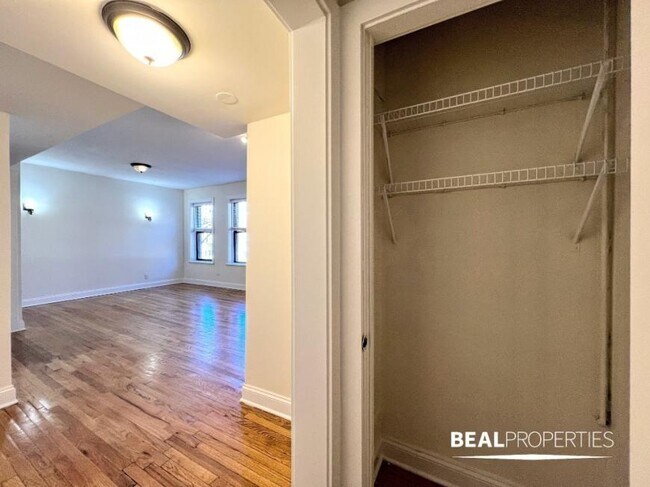Foto del edificio - 2 bedroom in CHICAGO IL 60613