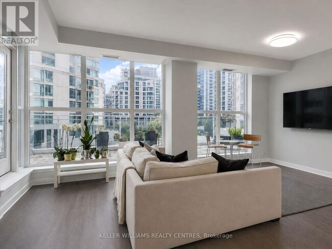 Building Photo - 2067 Lake Shore Blvd W