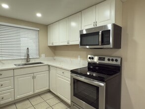 Building Photo - 588 Millar Ave