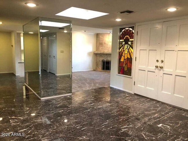 Foto del edificio - 4800 E Mountain View Rd