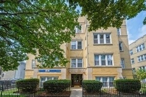 Building Photo - 4424 N St Louis Ave