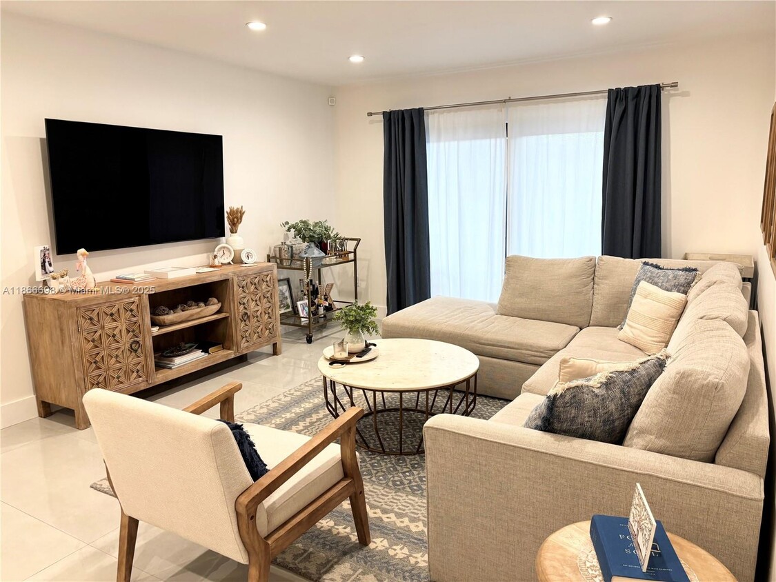Foto principal - 7945 SW 104th St