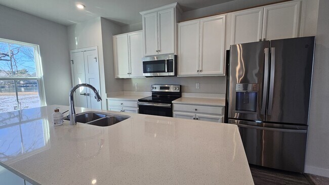 Foto del edificio - 549 Westport St