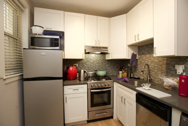 Foto del edificio - 511 W Belmont Ave