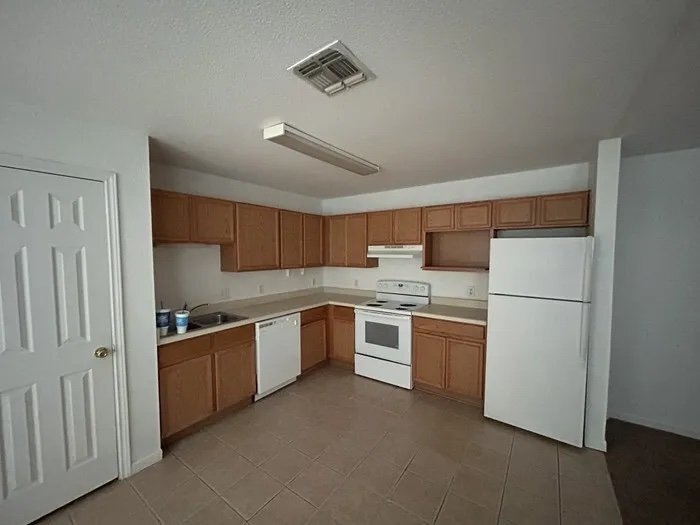 Primary Photo - Super Affordable 3 bedroom, 2.5 bathroom w...