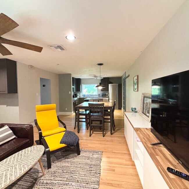 Foto del edificio - 216 E Kaley St
