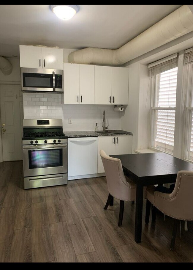 Foto del edificio - 2316 W Belden Ave