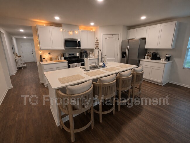 Building Photo - 348 Orellana Rd
