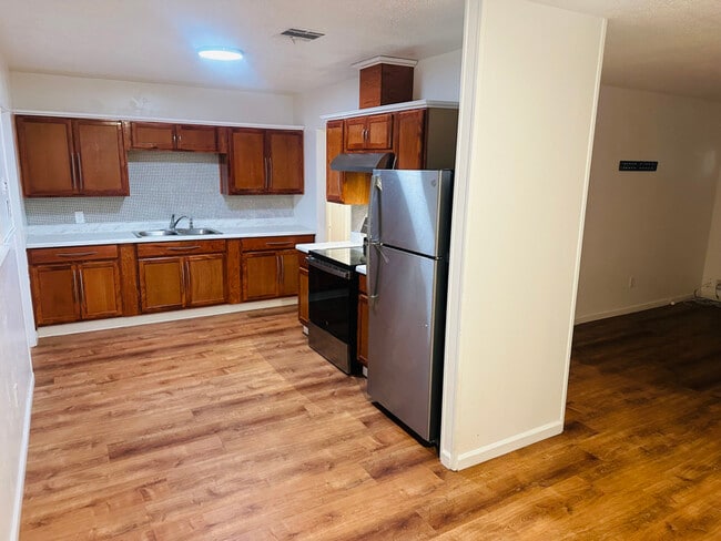 Building Photo - 1217 Holiday Pl