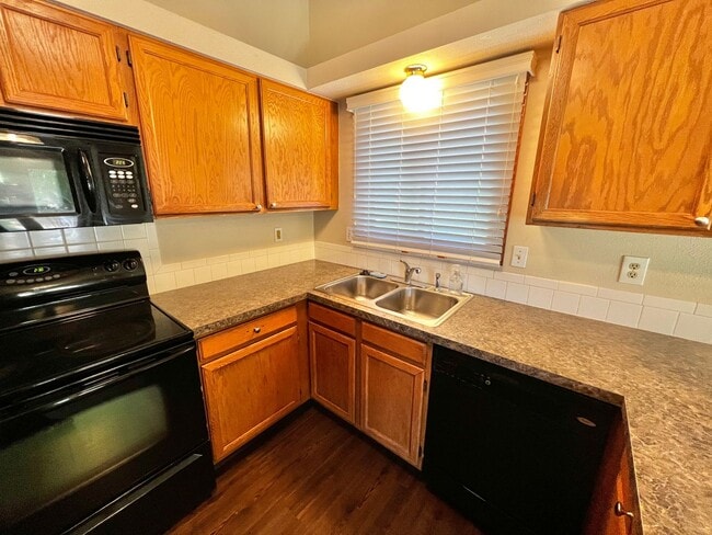 Building Photo - Spacious 4 Bed, 3 Bath Ranch in South Fort Collins